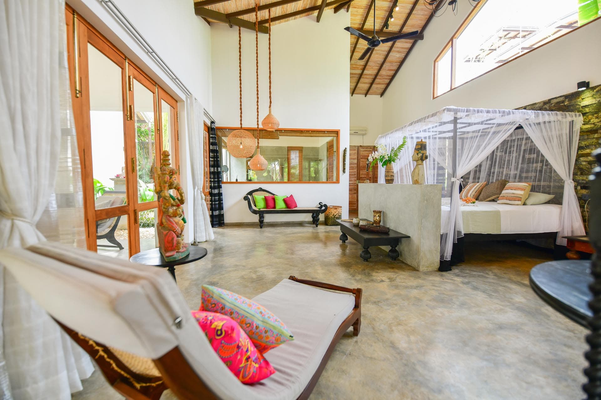 Best rooms in hikkaduwa, Sri Lanka. spacious Princes Suite at Tropical House Jungleside VIlla - Suite Interior