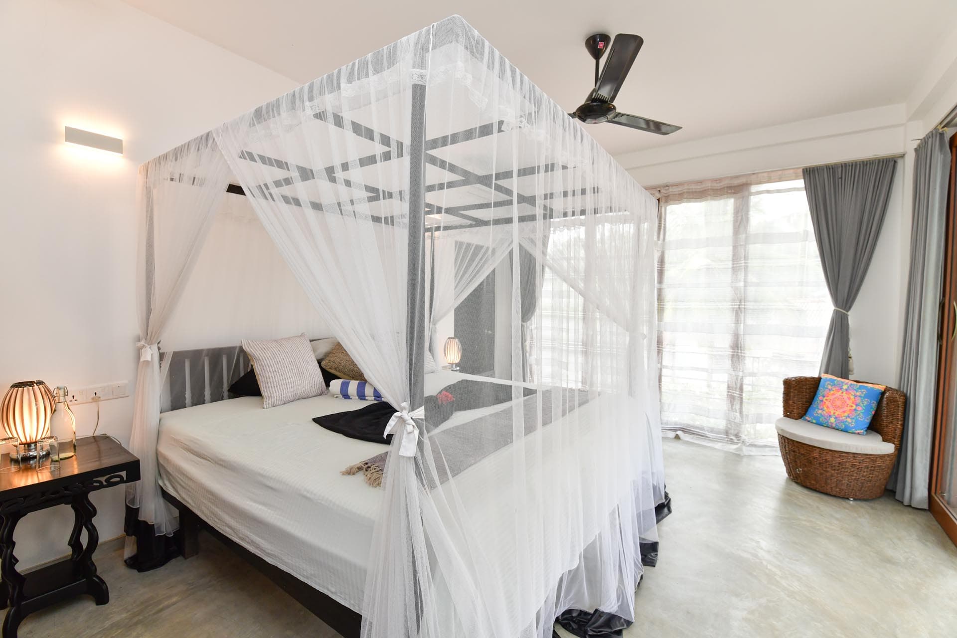 Best rooms in hikkaduwa, Sri Lanka. spacious Landmark Room at Tropical House Jungleside VIlla - room interior