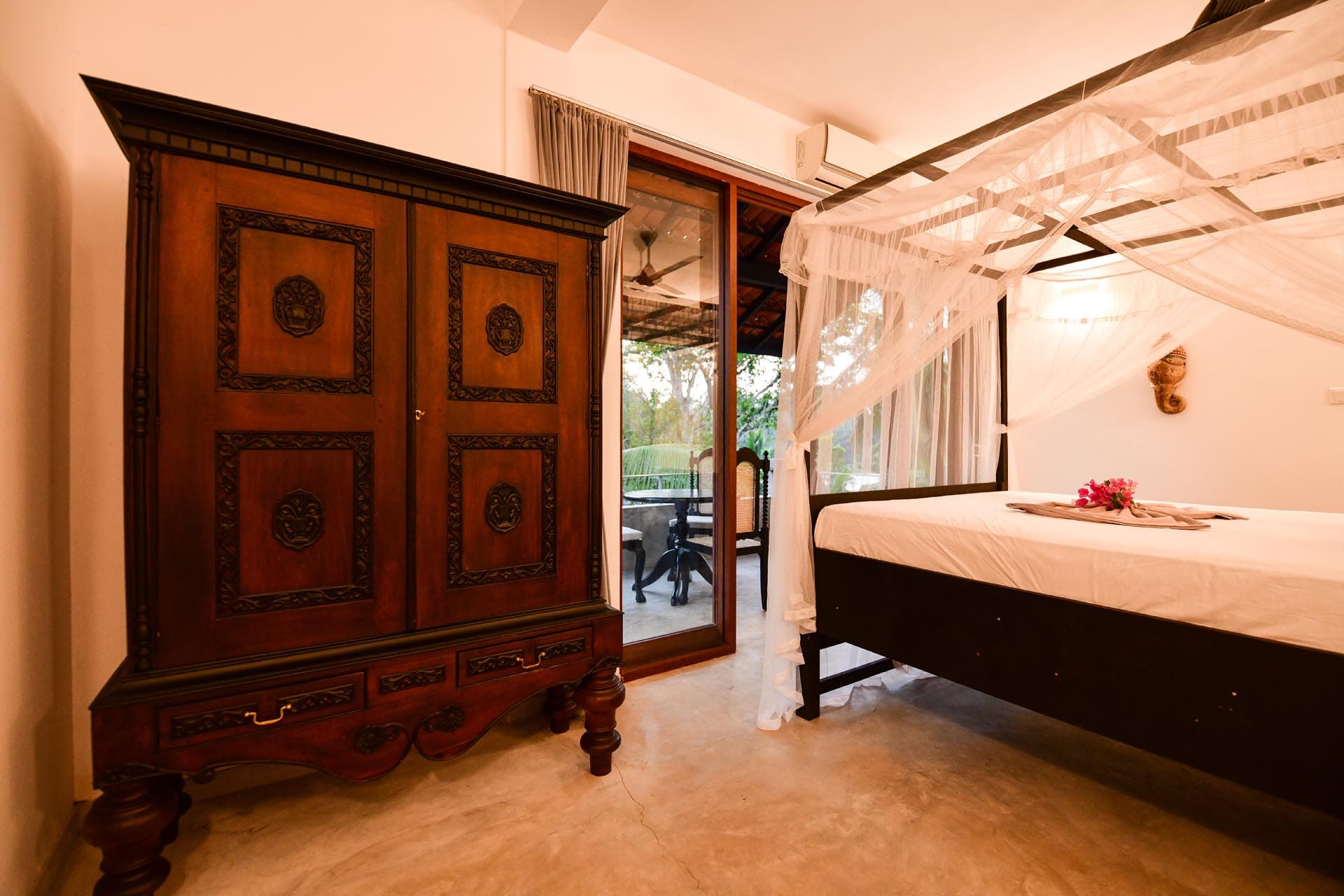Best rooms in hikkaduwa, Sri Lanka. spacious Penthouse Room at Tropical House Jungleside VIlla - Room Interior