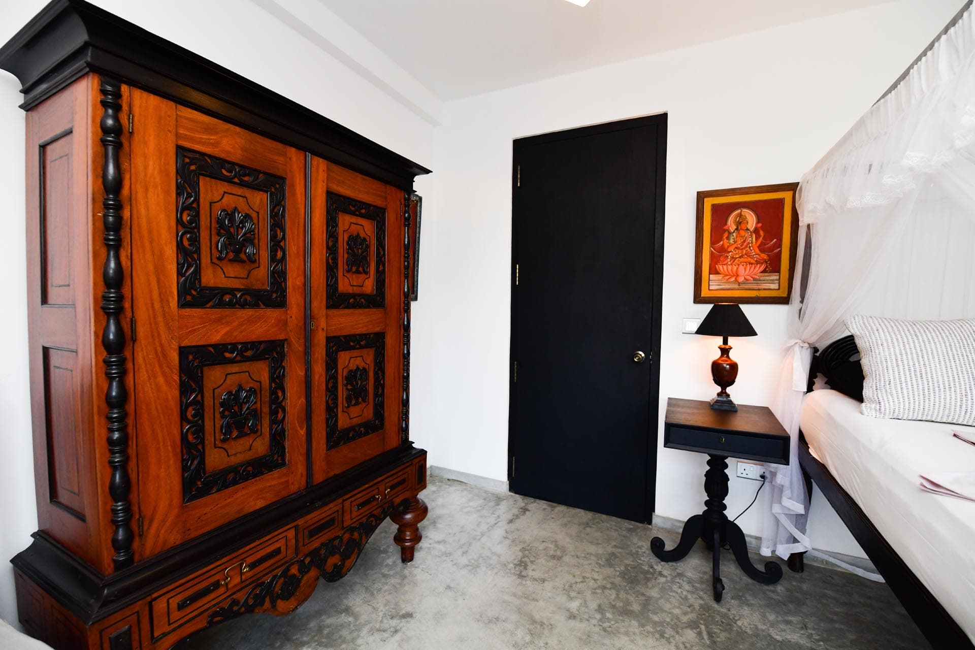 Best rooms in hikkaduwa, Sri Lanka. spacious Landmark Room at Tropical House Jungleside VIlla - room interior