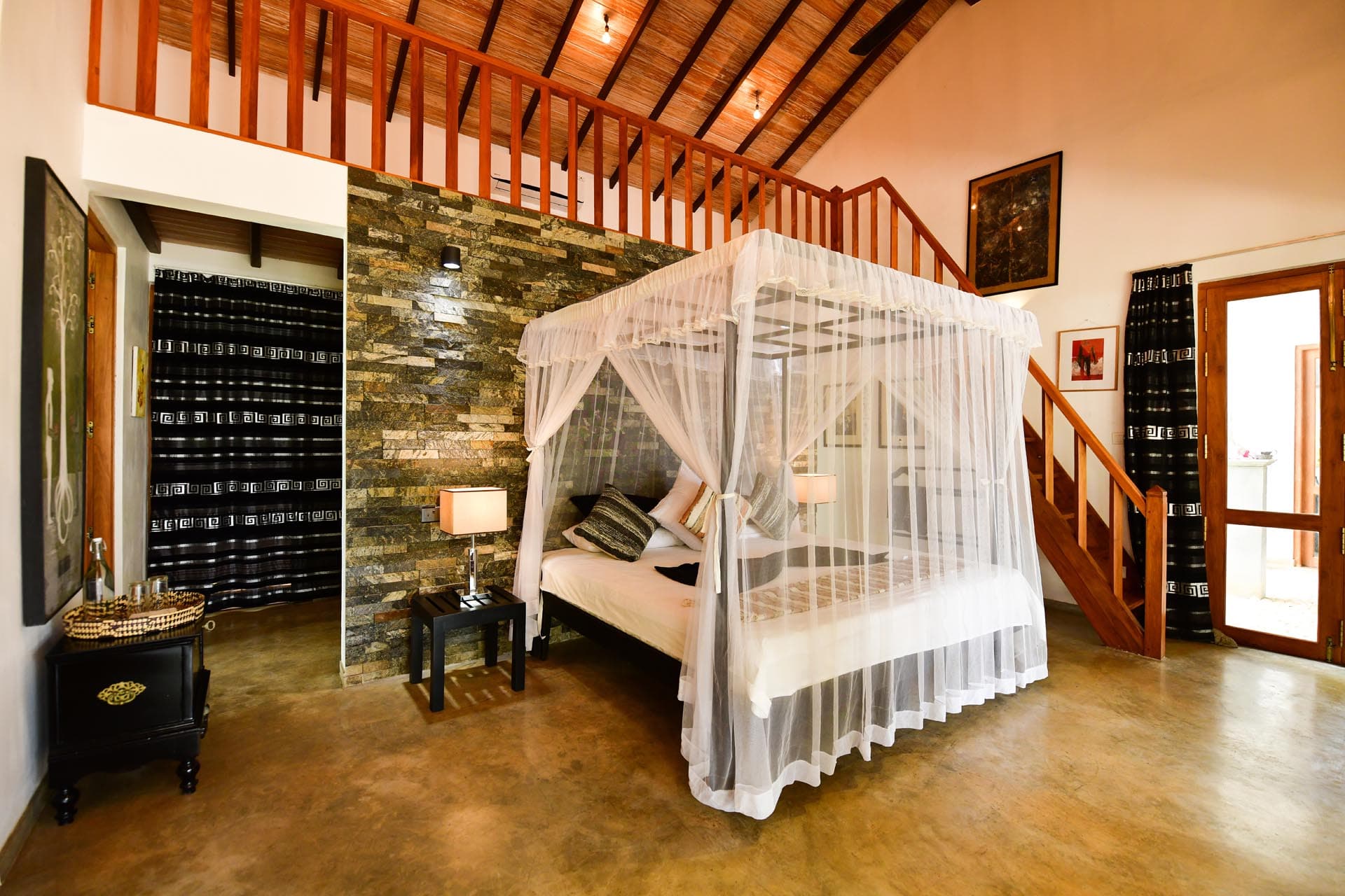 best rooms in hikkaduwa, Sri Lanka. spacious admiral suite at Tropical House Jungleside VIlla - suite interior